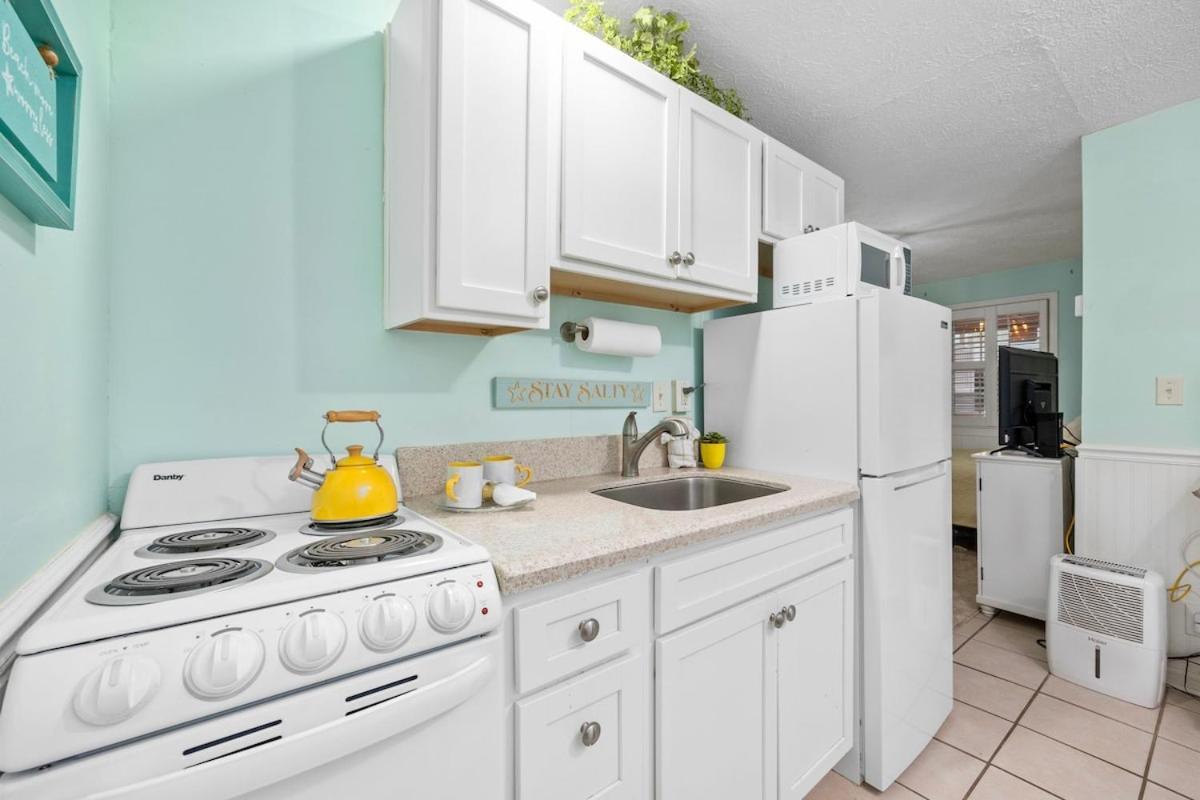 Cherry Grove Efficiency Just Steps From The Beach 미를 비치 외부 사진